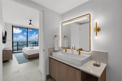 Condominio en alquiler en Miami, Florida, 1 dormitorio, 54.63 m2 № 2059861 - foto 17