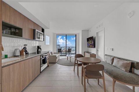 Condominio en alquiler en Miami, Florida, 1 dormitorio, 54.63 m2 № 2059861 - foto 2