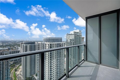 Condominio en alquiler en Miami, Florida, 1 dormitorio, 54.63 m2 № 2059861 - foto 1