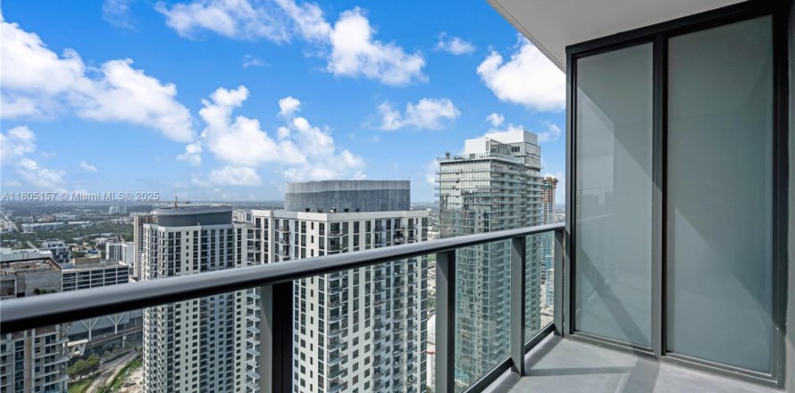 Condominio en Miami, Florida, 1 dormitorio  № 2059861