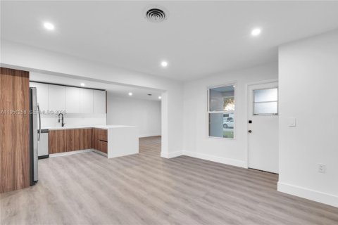 Villa ou maison à vendre à Pompano Beach, Floride: 2 chambres, 92.07 m2 № 2007269 - photo 8