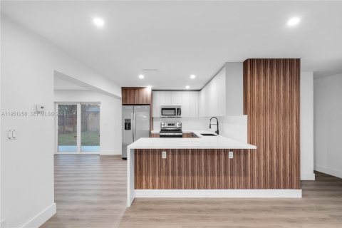 Villa ou maison à vendre à Pompano Beach, Floride: 2 chambres, 92.07 m2 № 2007269 - photo 6