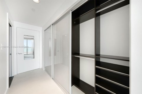 Снять в аренду кондоминиум в Майами, Флорида 2 спальни, 150.5м2, № 2082732 - фото 26