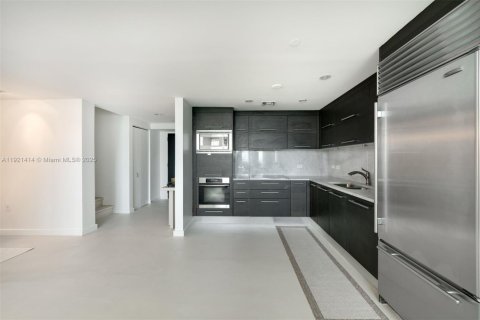 Снять в аренду кондоминиум в Майами, Флорида 2 спальни, 150.5м2, № 2082732 - фото 10
