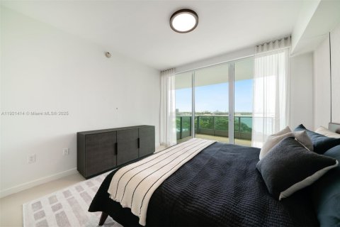 Снять в аренду кондоминиум в Майами, Флорида 2 спальни, 150.5м2, № 2082732 - фото 23