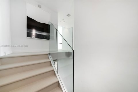 Снять в аренду кондоминиум в Майами, Флорида 2 спальни, 150.5м2, № 2082732 - фото 14