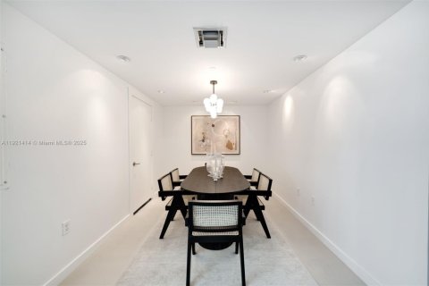 Снять в аренду кондоминиум в Майами, Флорида 2 спальни, 150.5м2, № 2082732 - фото 13