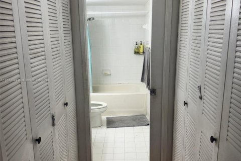 Купить кондоминиум в Дорал, Флорида 2 спальни, 89.19м2, № 1929550 - фото 5