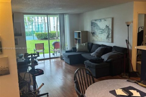 Купить кондоминиум в Дорал, Флорида 2 спальни, 89.19м2, № 1929550 - фото 2