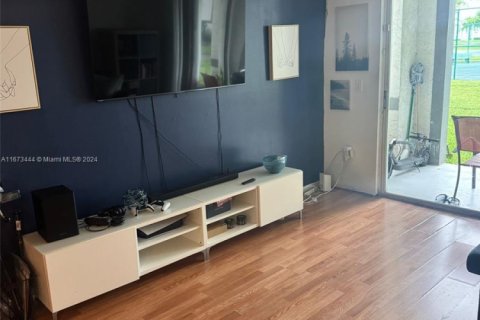 Купить кондоминиум в Дорал, Флорида 2 спальни, 89.19м2, № 1929550 - фото 1