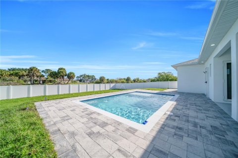 House in Lehigh Acres, Florida 3 bedrooms № 2057243 - photo 5