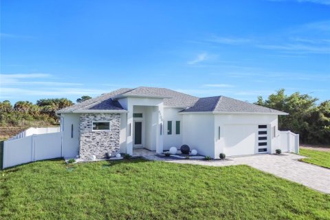 House in Lehigh Acres, Florida 3 bedrooms № 2057243