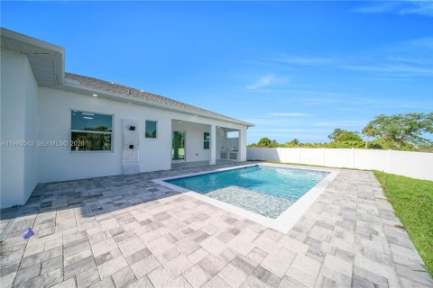 House in Lehigh Acres, Florida 3 bedrooms № 2057243 - photo 3