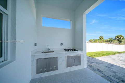 House in Lehigh Acres, Florida 3 bedrooms № 2057243 - photo 6