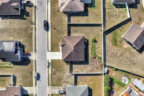 House in Davenport, Florida 4 bedrooms № 2049724 - photo 5