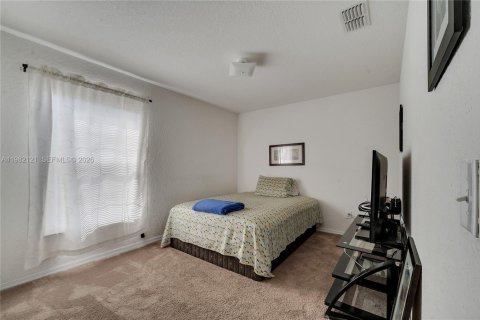 House in Davenport, Florida 4 bedrooms № 2049724 - photo 17