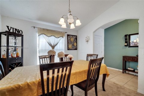 House in Davenport, Florida 4 bedrooms № 2049724 - photo 9