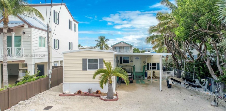 House in Tavernier, Florida 3 bedrooms, 101.64 sq.m. № 1888961
