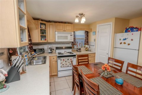 House in Tavernier, Florida 3 bedrooms, 101.64 sq.m. № 1888961 - photo 21