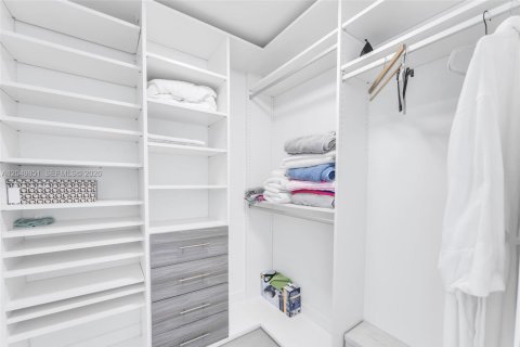 Condo in Sunny Isles Beach, Florida, 3 bedrooms № 2241641 - photo 11