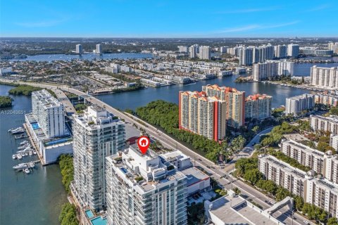 Condo in Sunny Isles Beach, Florida, 3 bedrooms № 2241641 - photo 23