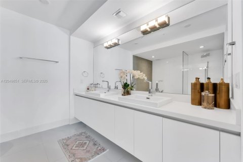 Condo in Sunny Isles Beach, Florida, 3 bedrooms № 2241641 - photo 12
