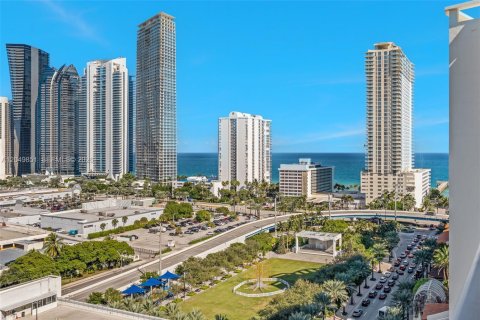 Condo in Sunny Isles Beach, Florida, 3 bedrooms № 2241641 - photo 18