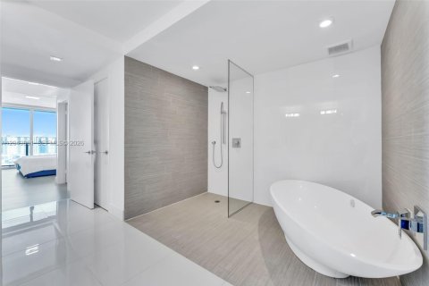 Condo in Sunny Isles Beach, Florida, 3 bedrooms № 2241641 - photo 13