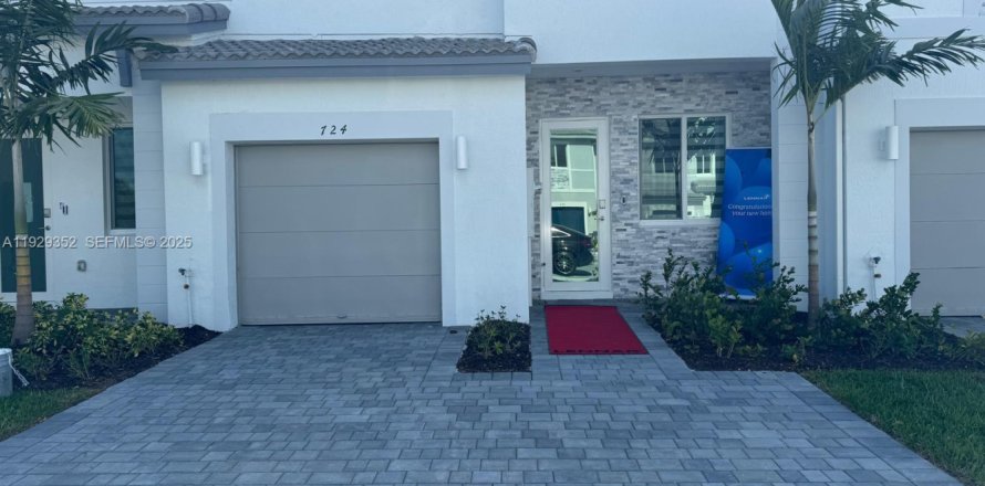 Townhouse in Homestead, Florida 3 bedrooms № 1987619