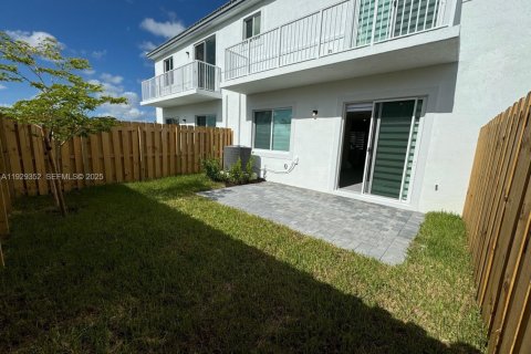 Townhouse in Homestead, Florida 3 bedrooms № 1987619 - photo 5