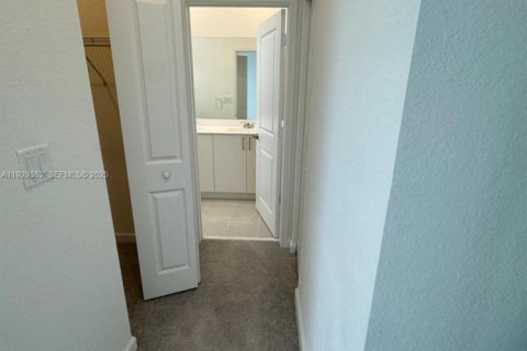 Townhouse in Homestead, Florida 3 bedrooms № 1987619 - photo 11