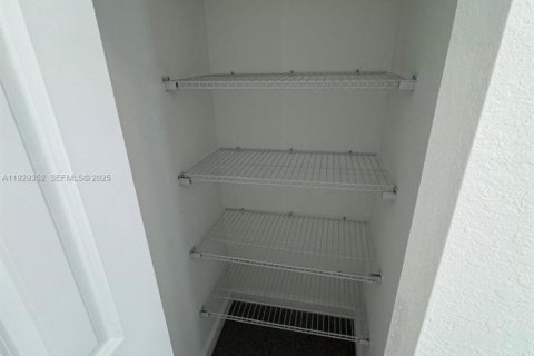 Townhouse in Homestead, Florida 3 bedrooms № 1987619 - photo 20