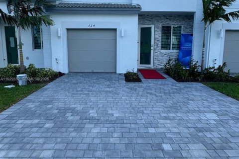 Townhouse in Homestead, Florida 3 bedrooms № 1987619 - photo 3