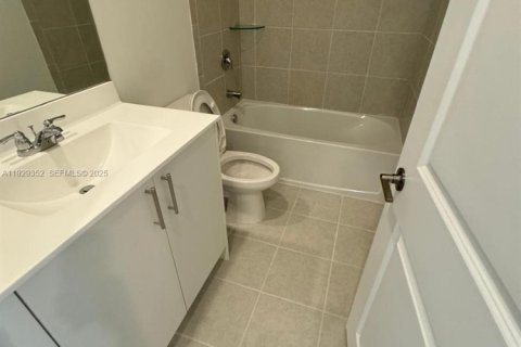 Townhouse in Homestead, Florida 3 bedrooms № 1987619 - photo 16