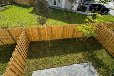 Townhouse in Homestead, Florida 3 bedrooms № 1987619 - photo 4