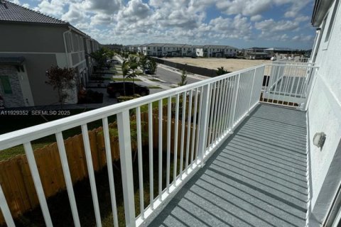 Townhouse in Homestead, Florida 3 bedrooms № 1987619 - photo 9