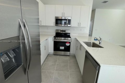 Townhouse in Homestead, Florida 3 bedrooms № 1987619 - photo 8