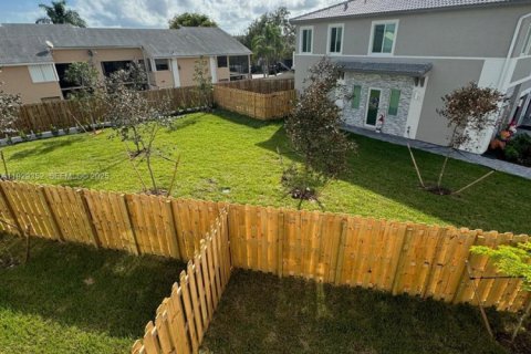 Townhouse in Homestead, Florida 3 bedrooms № 1987619 - photo 24
