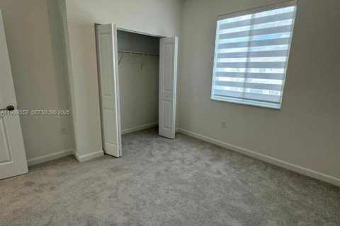 Townhouse in Homestead, Florida 3 bedrooms № 1987619 - photo 17