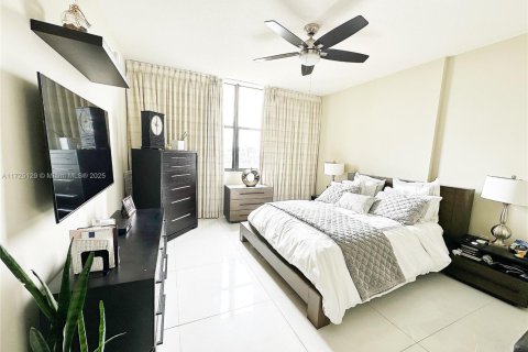 Condo in Coral Gables, Florida, 2 bedrooms  № 1475864 - photo 12