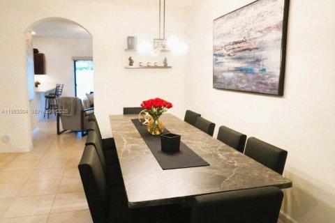 Купить таунхаус в Хайалиа, Флорида 3 спальни, 154.96м2, № 2048542 - фото 16