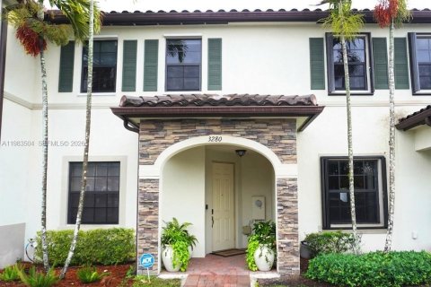 Таунхаус в Хайалиа, Флорида 3 спальни, 154.96м2 № 2048542