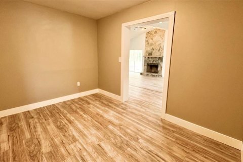 House in Weeki Wachee, Florida 3 bedrooms, 187.66 sq.m. № 1875763 - photo 10