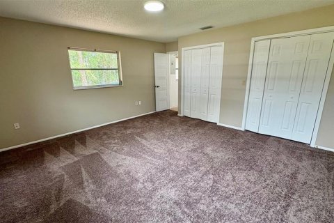 House in Weeki Wachee, Florida 3 bedrooms, 187.66 sq.m. № 1875763 - photo 11