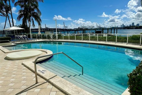 Copropriété à vendre à Miami Beach, Floride: 2 chambres, 100.15 m2 № 2041951 - photo 22