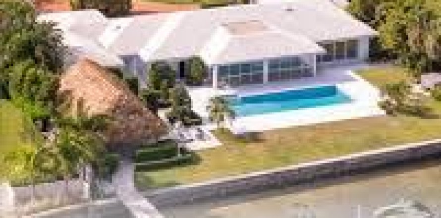 House in West Palm Beach, Florida 6 bedrooms, 434.13 sq.m. № 2253701