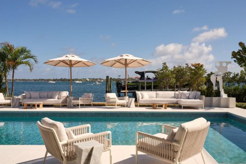 House in West Palm Beach, Florida 6 bedrooms, 434.13 sq.m. № 2253701 - photo 2