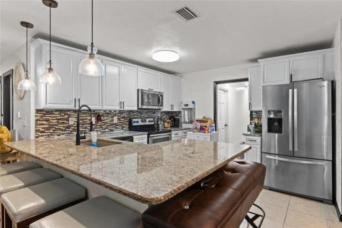Villa ou maison à vendre à Casselberry, Floride: 3 chambres, 186.92 m2 № 2400145 - photo 4