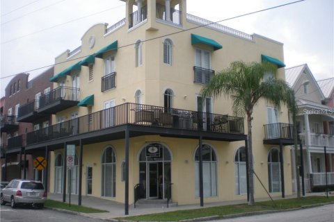 Condo in Tampa, Florida, 2 bedrooms  № 1802038 - photo 1