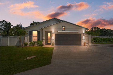 Casa en St. Lucie, Florida 3 dormitorios, 161.56 m2 № 2387057